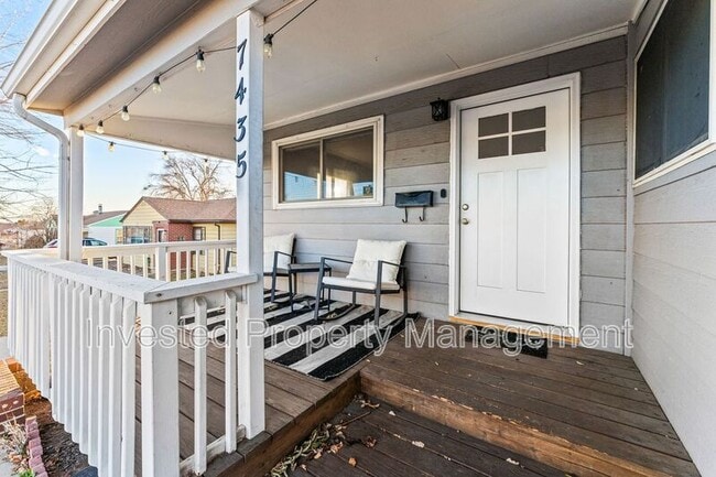 Photo - 7435 Julian St
