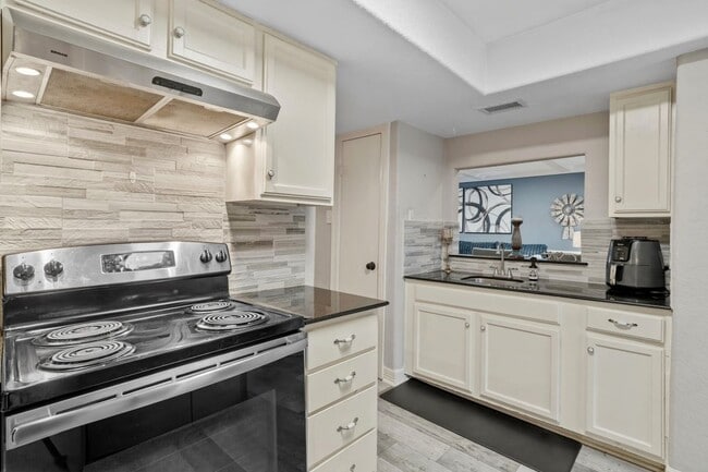 Photo - 2938 Camelot Ln