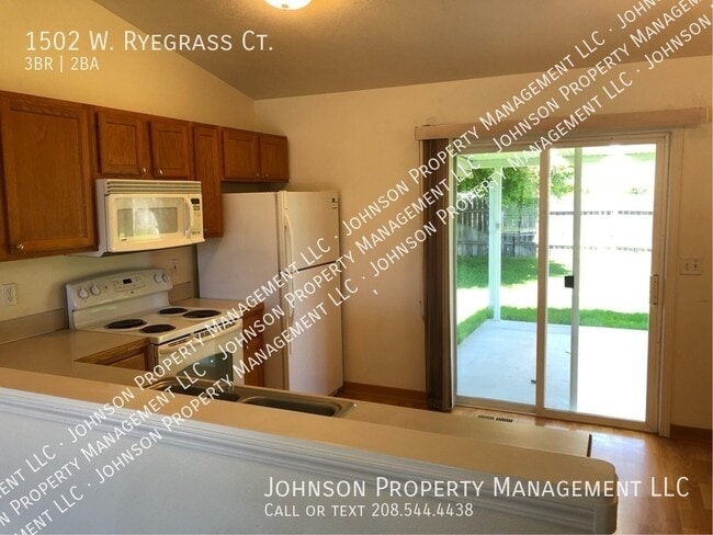 Photo - 1502 W Ryegrass Ct