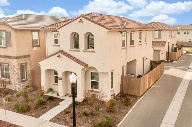 Photo - AVAILABLE BY 6/19/26. 4 BED, 2.5 BATHS, 1763 SQ FT STAINLESS STEEL APPLIANCES INCLUDED