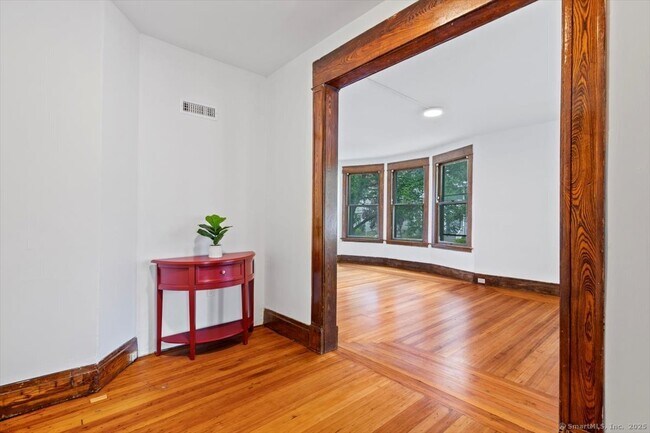 Photo - 212 Maple St