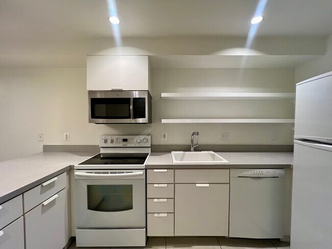 Photo - 2006 13th St NW