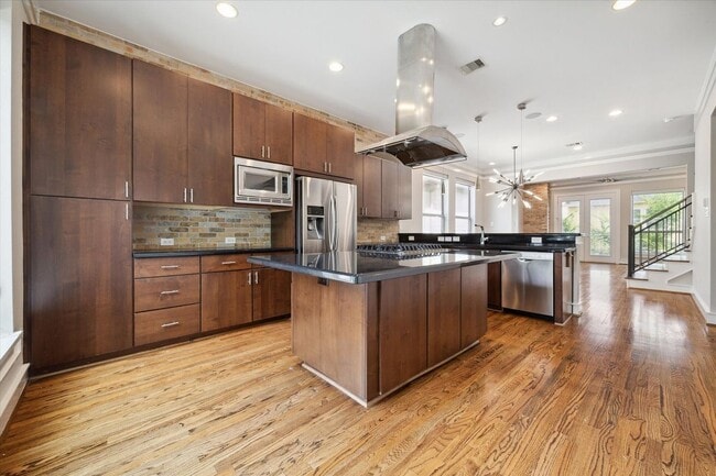 Photo - 6126 Clyde St