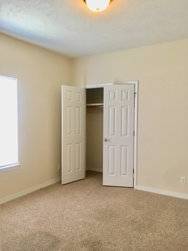 Photo - Beautiful Home In A Peaceful Residential Neighborhood