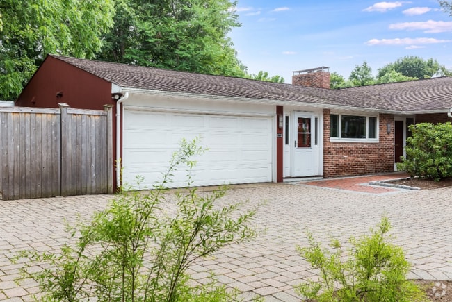 Building Photo - 133 Sudbury Rd Rental
