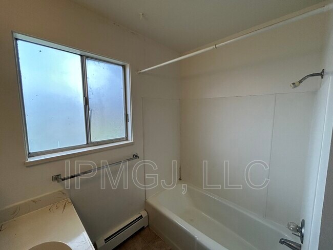 Photo - 420 W Kennedy Ave