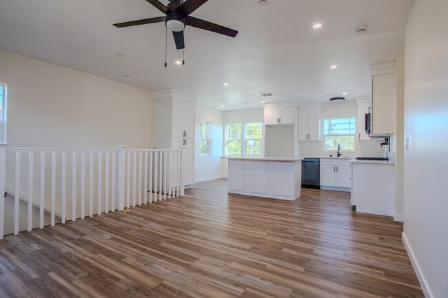 Building Photo - 345 W 3rd St Unit #A