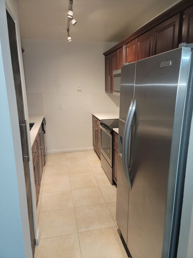 Building Photo - 13455 NE 10th Ave Unit 210