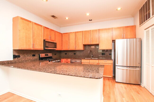 Photo - 945 N Kingsbury St