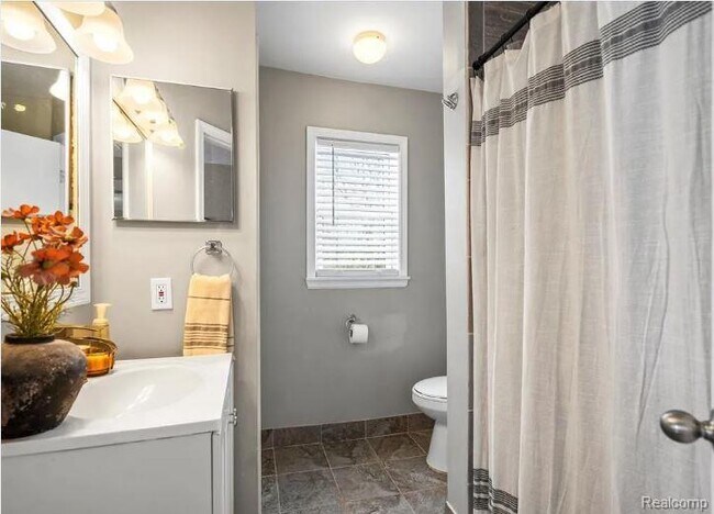 Photo - 71271 McVicar Rd