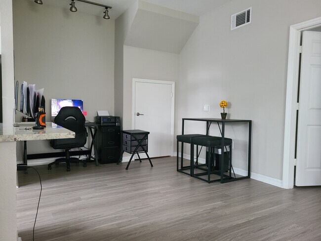 Photo - 19000 Portofino Cir Unit 113