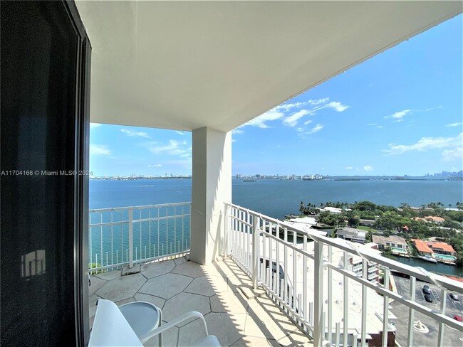 Photo - 4000 Towerside Ter Unidad # 1910 Rental