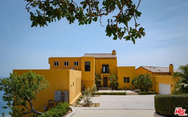 Building Photo - 3235 Rambla Pacifico St