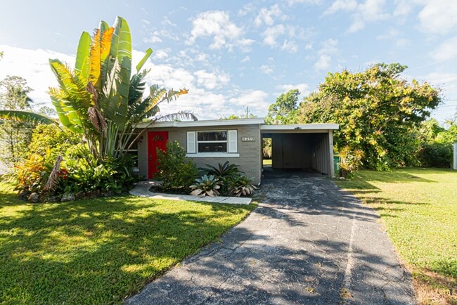Annual Rental – Pet-Friendly Charming Napl... - Annual Rental – Pet-Friendly Charming Napl...
