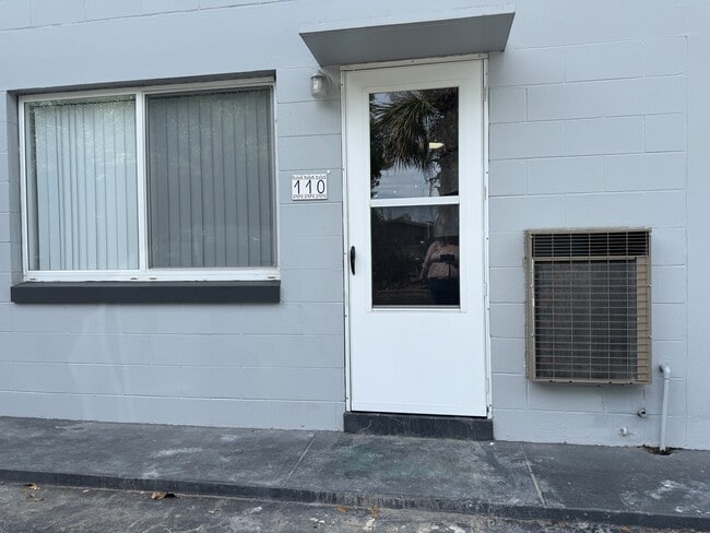 Photo - 825 N Primrose Dr