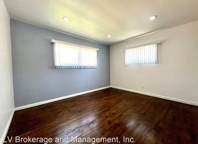 Photo - 18513 Mansel Ave Unidad Front House