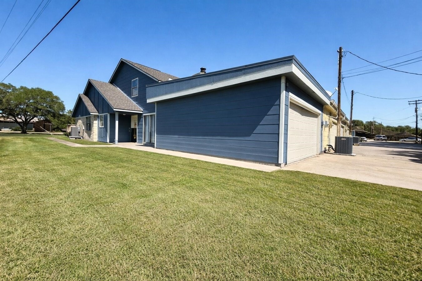 Photo - 600 Price Dr