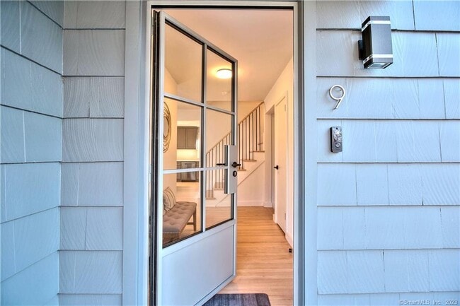 Photo - 9 Grays Farm Rd