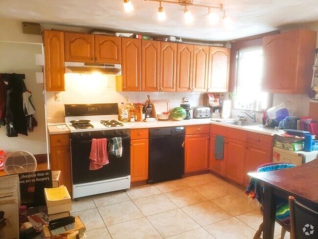 Building Photo - 19 Burnside Ave Unit 3 Rental