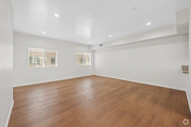 3BR, 3BA - 1421SF - Living Room - Sandra Manor Management Group