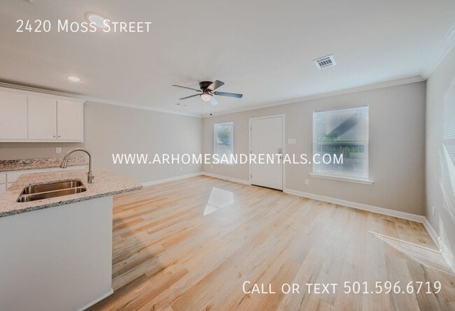 Photo - 2420 Moss St