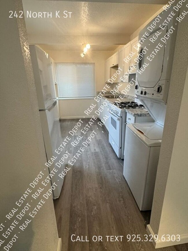 Photo - 242 N K St