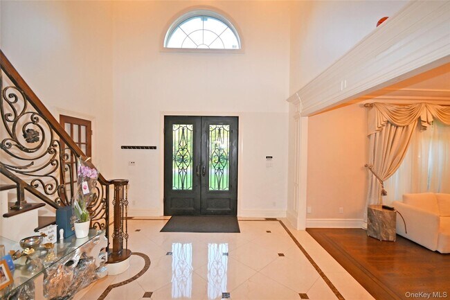 26 Spring Ln