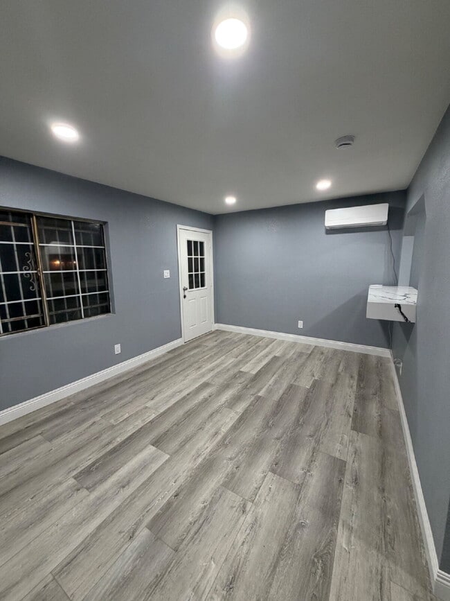 Photo - 100% NEWLY REMODELED - MUST SEE - WON'T LAST _   Only 4 miles from USC and 6 miles from DTLA