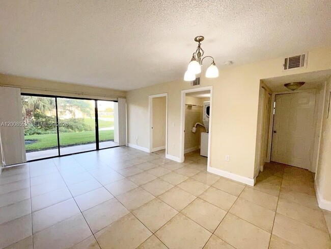 Photo - 1522 Lake Crystal Dr Unidad C