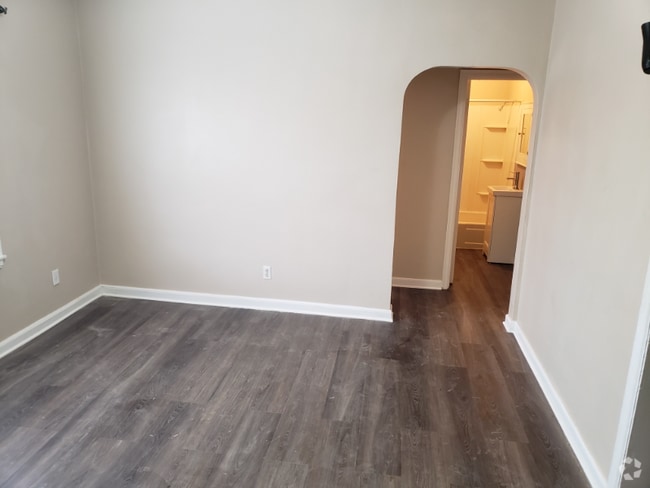 Building Photo - 123 N Walnut St Rental