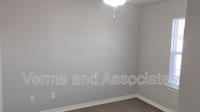 Photo - 281 Graystone Cir