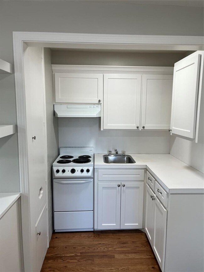 Photo - 1100 N Western Ave