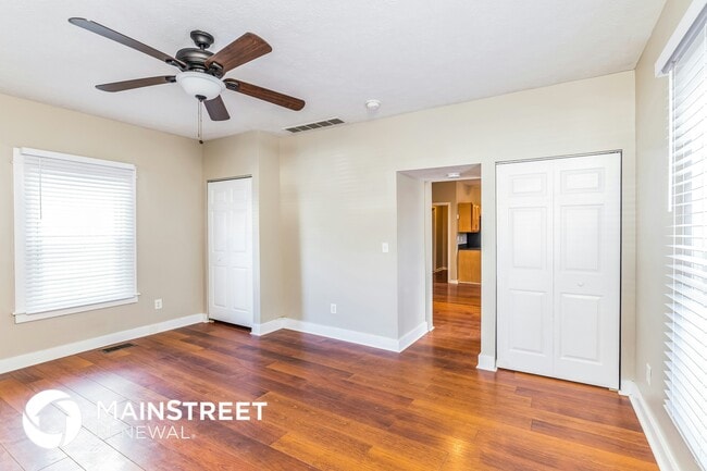 Photo - 1422 Longfield Ave