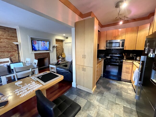 Building Photo - 45 Hemenway St Unit #2