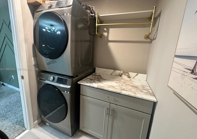 Photo - 5689 Mentmore Dr