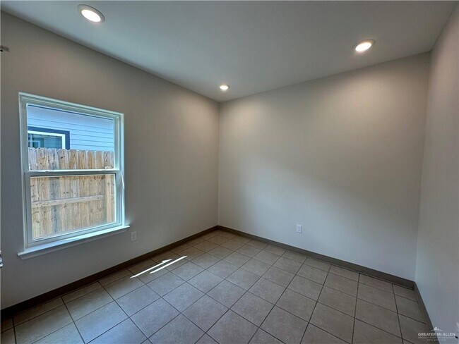 Photo - 10 Valley S Cir Unit B