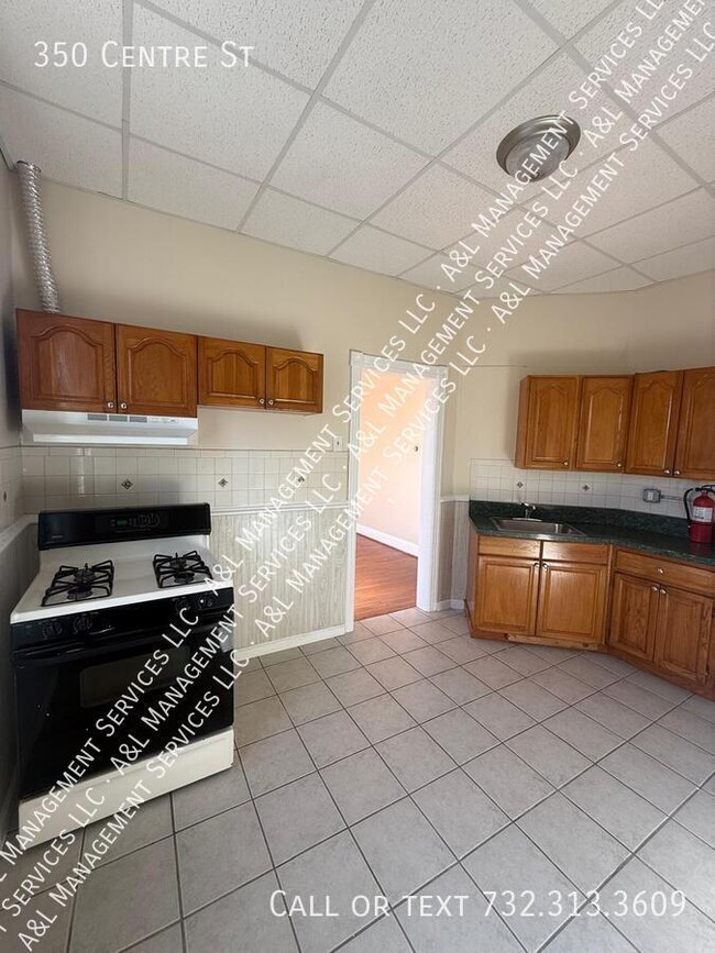 Photo - 350 Centre St