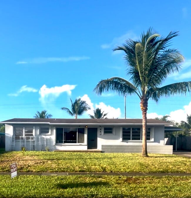 Photo - 640 NE 23rd Ct House