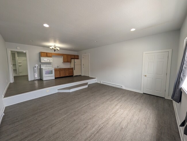 Building Photo - 102 S Main St