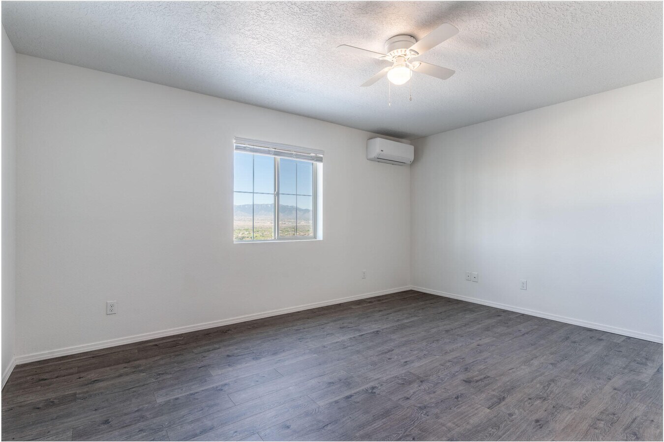 Photo - 1517 Meadowlark Ln SE