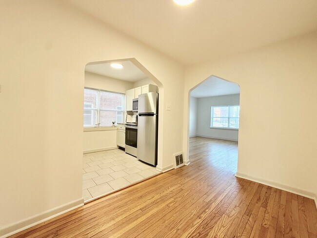 Photo - 5524 Chippewa St Unit 1W