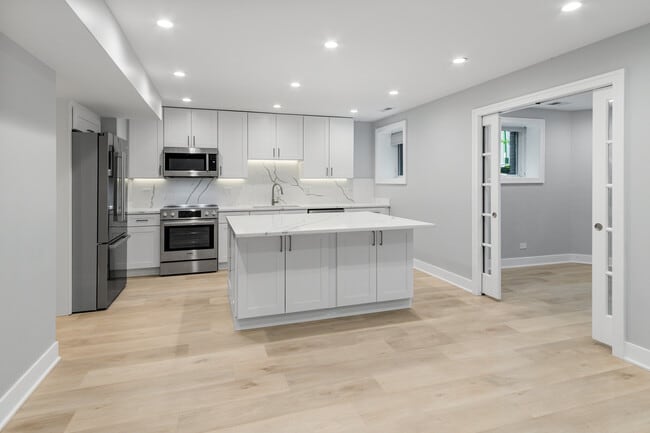 Photo - 935 W Winona St Unidad GDNN