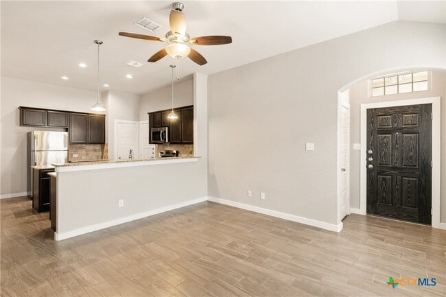 Photo - 541 Creekside Frst