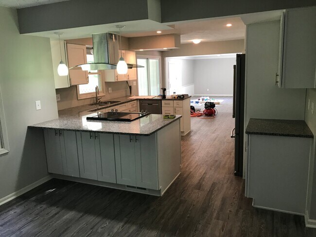 Photo - 264 Pickwick Dr