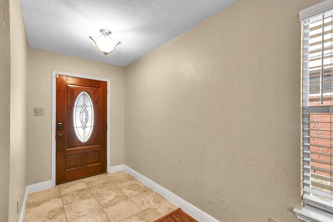 Photo - 914 Ivycroft Ln