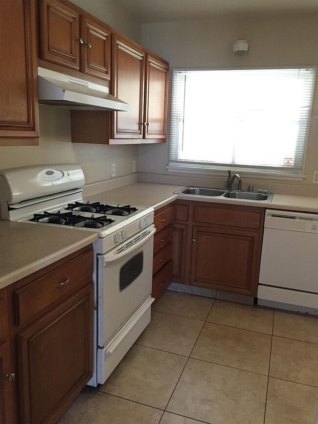 Photo - 14424 Seaforth Ave