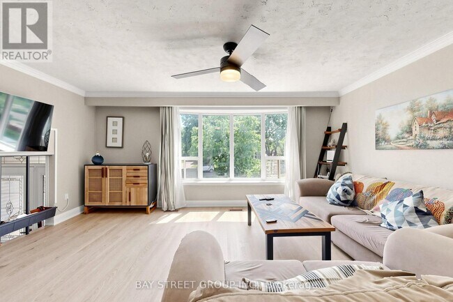 Photo - 55 Baybrook Crescent