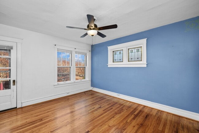 Building Photo - Charming 1 bedroom, second-floor in Shaw. Cats and small dogs welcome. Unit 4110 2FL