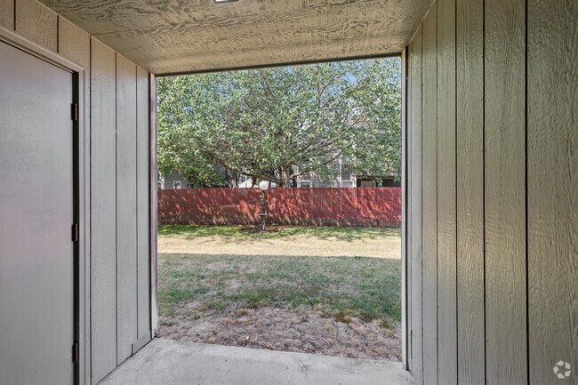 1BR, 1BA - 850SF - Patio