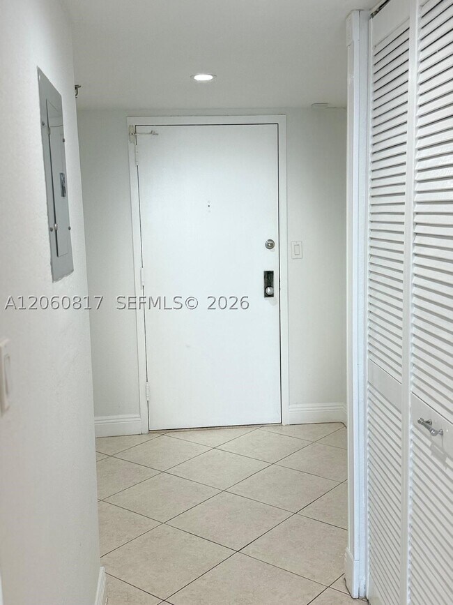 Photo - 2625 Collins Ave Unit 810